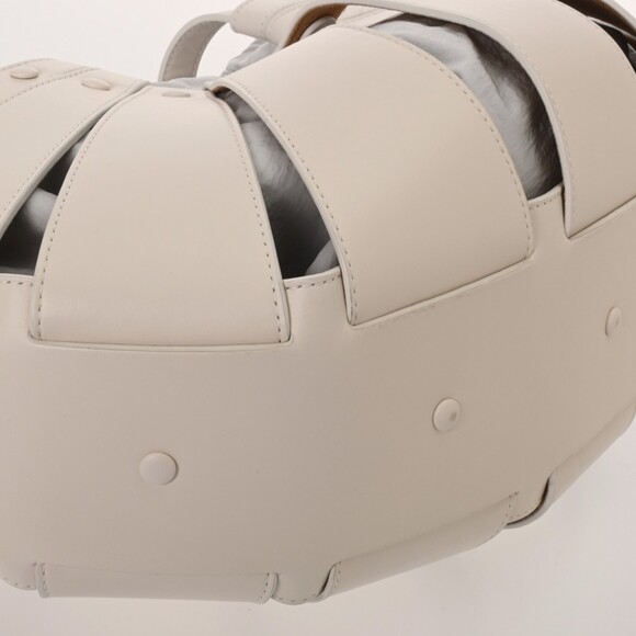 BOTTEGA VENETA The Shell White Women's Leather Handbag, A Rank, Pre-owned, Ginzo - Picture 9 of 11